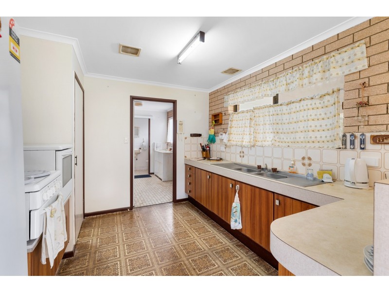 1 Sandra Court, Redland Bay QLD 4165