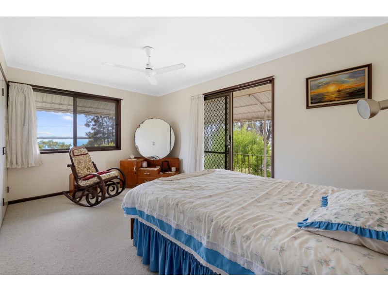 1 Sandra Court, Redland Bay QLD 4165