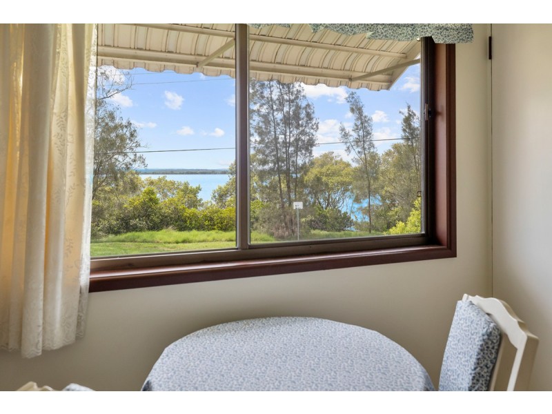 1 Sandra Court, Redland Bay QLD 4165