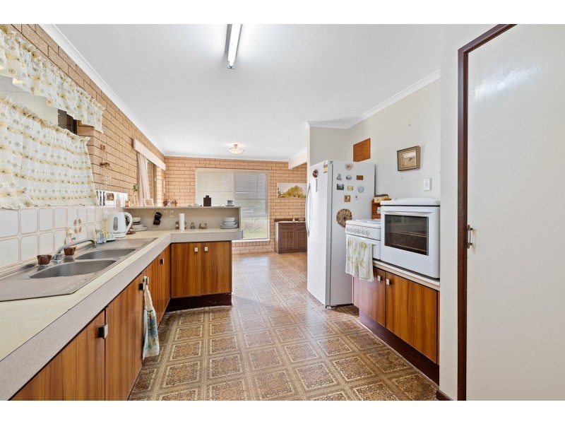 1 Sandra Court, Redland Bay QLD 4165