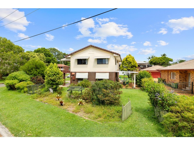 1 Sandra Court, Redland Bay QLD 4165