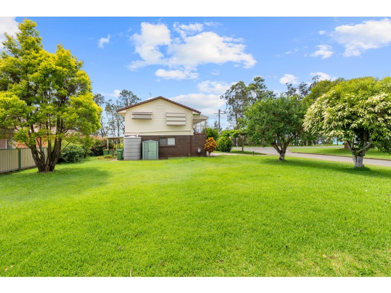 1 Sandra Court, Redland Bay QLD 4165