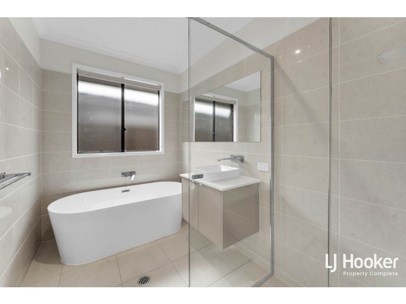 18 Tulloch Street, Logan Reserve QLD 4133