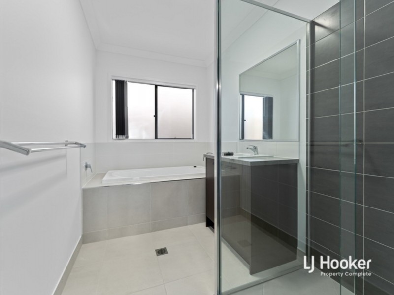 33 Flinders Drive, Yarrabilba QLD 4207