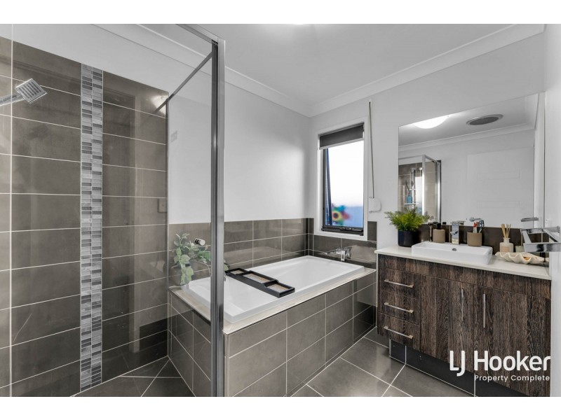 15 Tomlinson Street, Yarrabilba QLD 4207