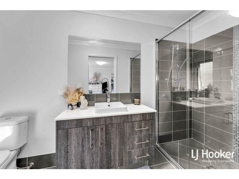 15 Tomlinson Street, Yarrabilba QLD 4207