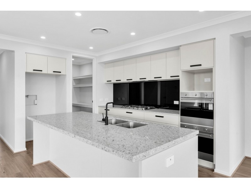 2 Yellowstone Avenue, Yarrabilba QLD 4207