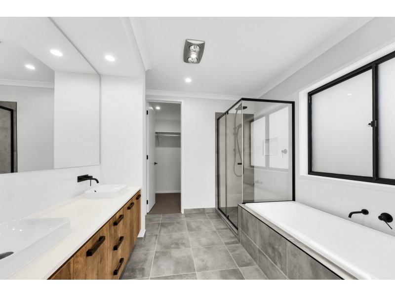 2 Yellowstone Avenue, Yarrabilba QLD 4207