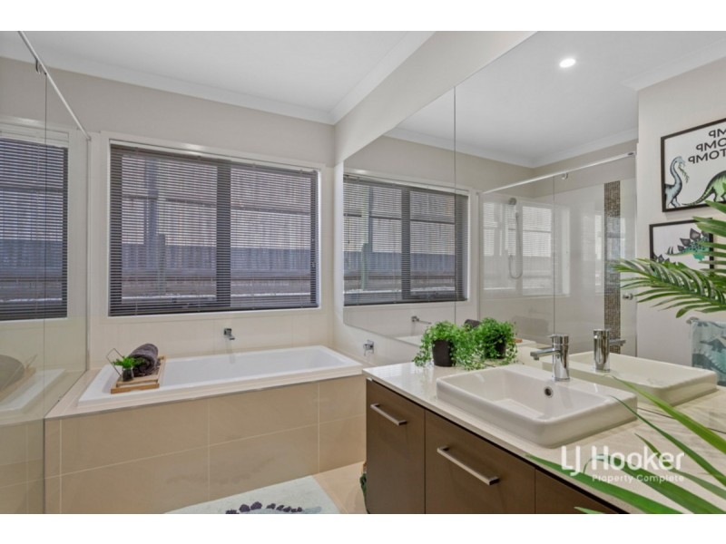 34 Winterpeak Close, Yarrabilba QLD 4207