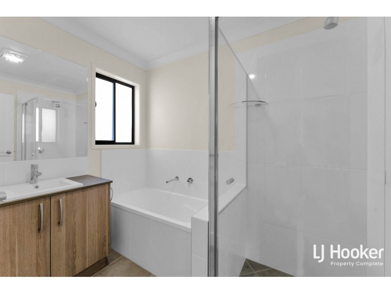 16 Basswood Circuit, Park Ridge QLD 4125