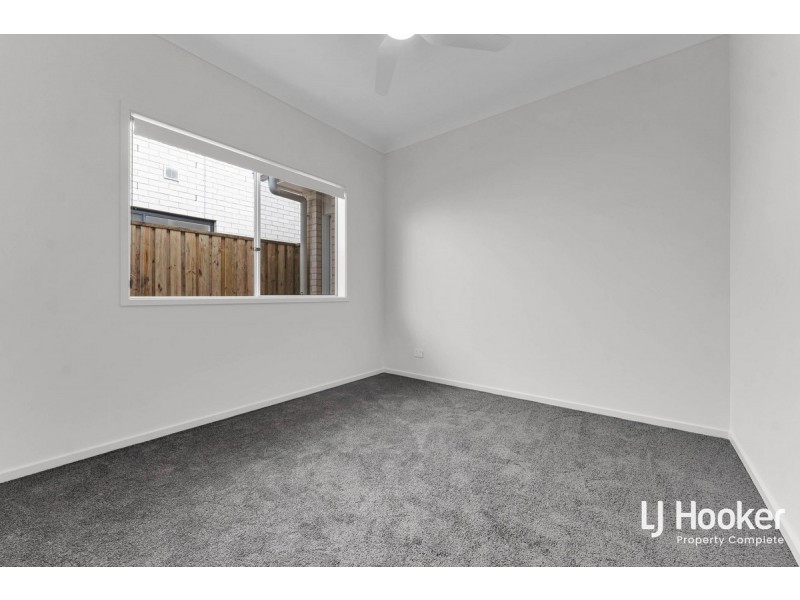 33 Endeavour Crescent, Pallara QLD 4110