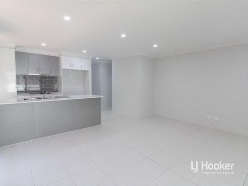 8 Flint Street, Yarrabilba QLD 4207