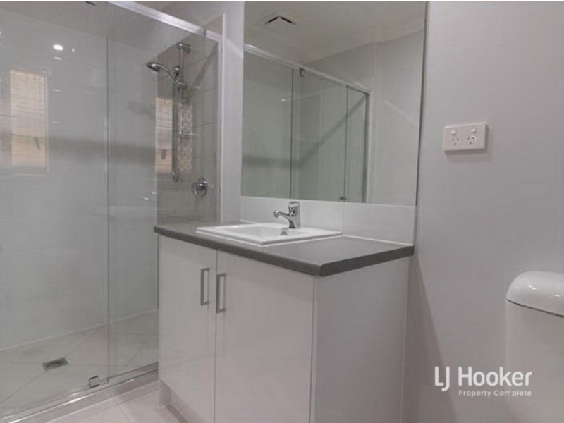 8 Flint Street, Yarrabilba QLD 4207