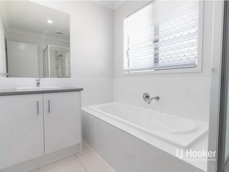 8 Flint Street, Yarrabilba QLD 4207