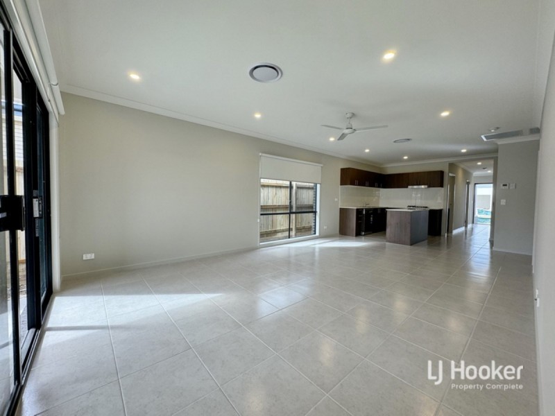 8 Capilano Way, Spring Mountain QLD 4124