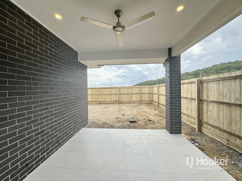 8 Capilano Way, Spring Mountain QLD 4124