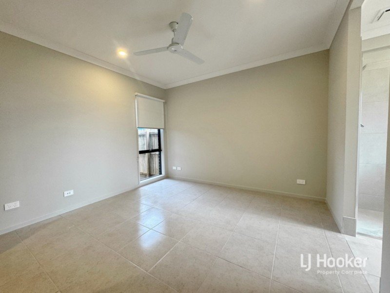 8 Capilano Way, Spring Mountain QLD 4124