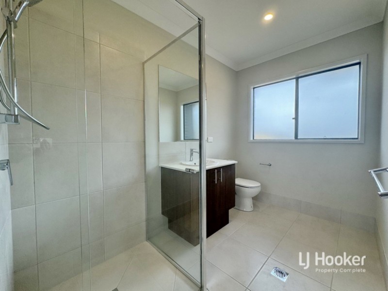 8 Capilano Way, Spring Mountain QLD 4124