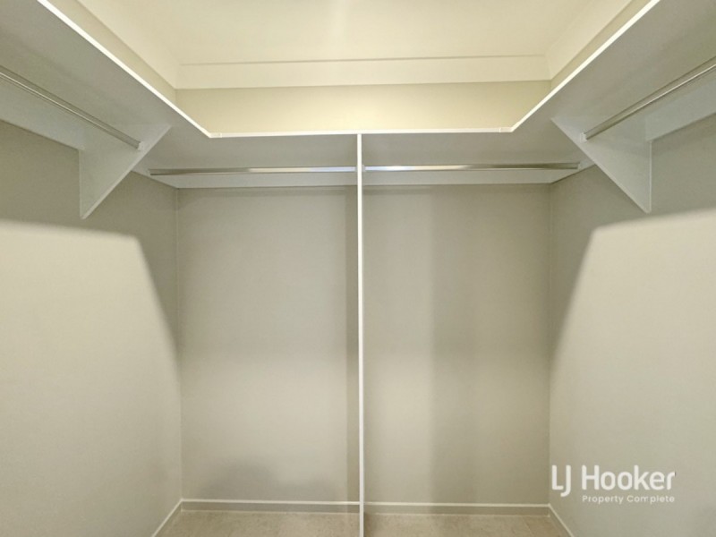 8 Capilano Way, Spring Mountain QLD 4124