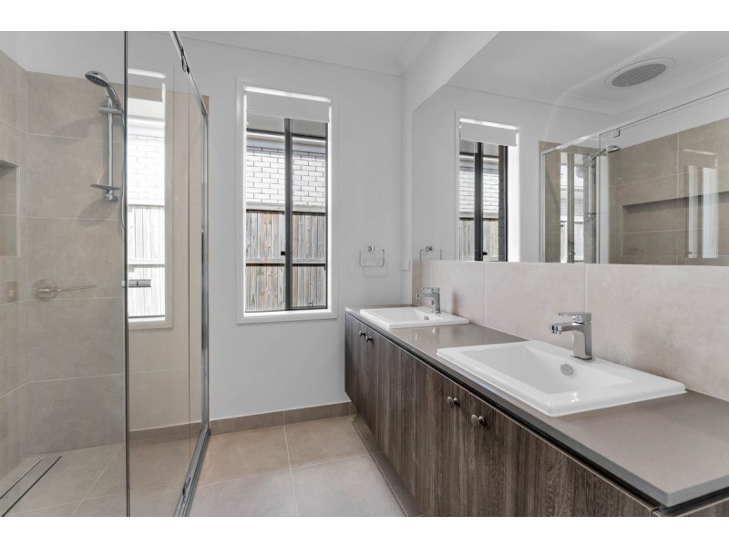 45 Yellowstone Avenue, Yarrabilba QLD 4207