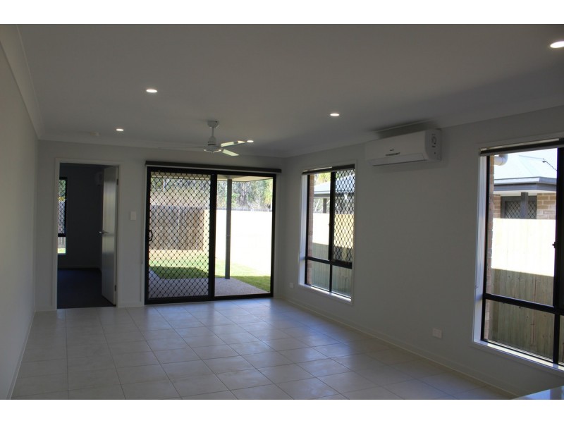 1 & 2/32 Ryrie Court, Park Ridge QLD 4125
