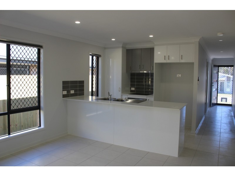 1 & 2/32 Ryrie Court, Park Ridge QLD 4125