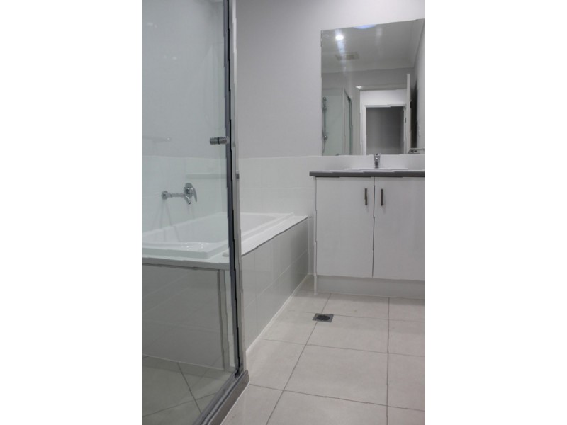 1 & 2/32 Ryrie Court, Park Ridge QLD 4125