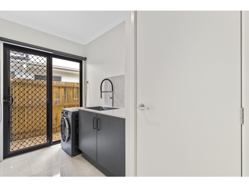 27 Pike Road, South Maclean QLD 4280