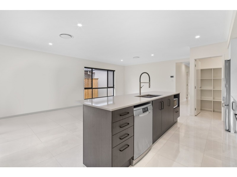 27 Pike Road, South Maclean QLD 4280