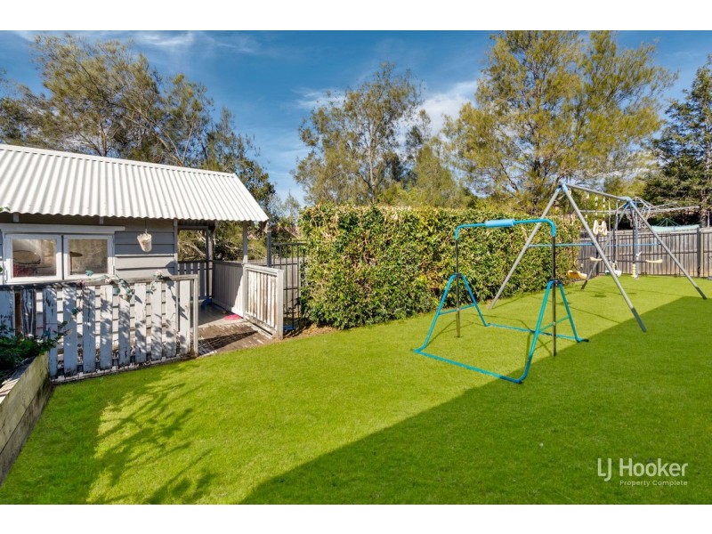 16 Duesbury Crescent, Edens Landing QLD 4207