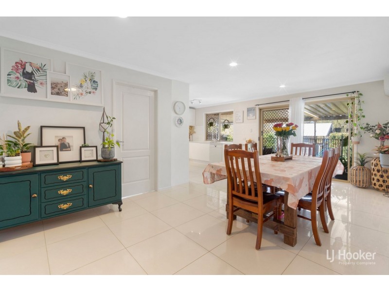 16 Duesbury Crescent, Edens Landing QLD 4207
