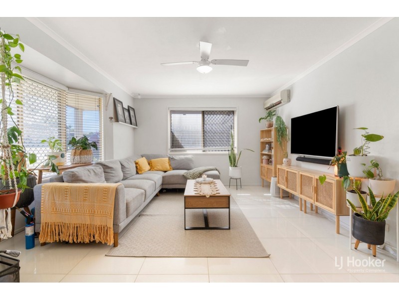 16 Duesbury Crescent, Edens Landing QLD 4207
