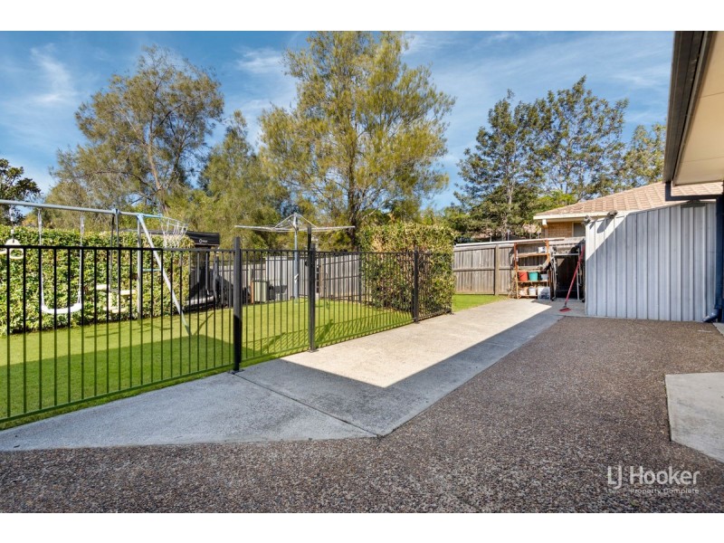16 Duesbury Crescent, Edens Landing QLD 4207