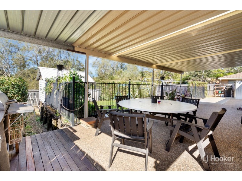 16 Duesbury Crescent, Edens Landing QLD 4207