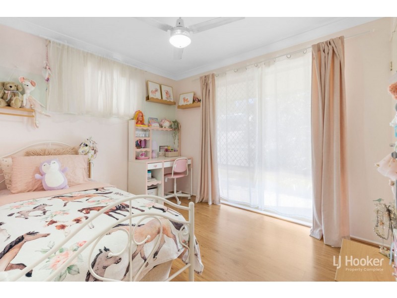 16 Duesbury Crescent, Edens Landing QLD 4207