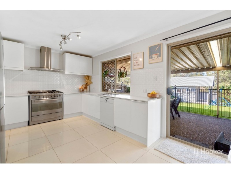 16 Duesbury Crescent, Edens Landing QLD 4207
