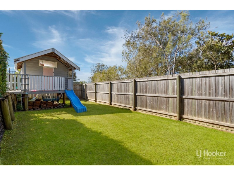 16 Duesbury Crescent, Edens Landing QLD 4207