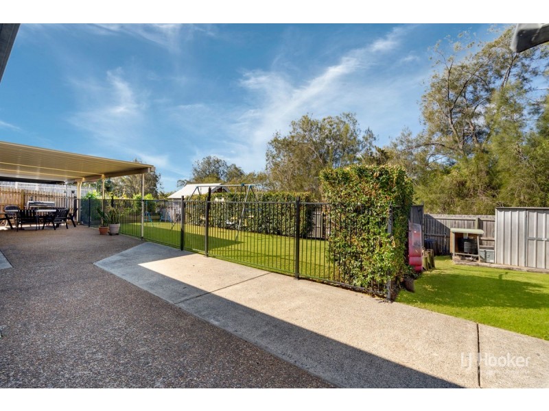 16 Duesbury Crescent, Edens Landing QLD 4207