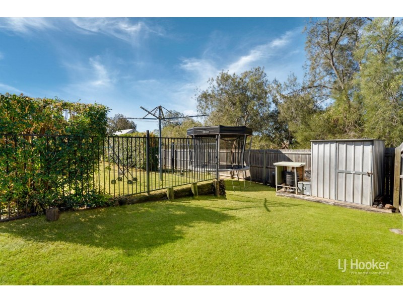16 Duesbury Crescent, Edens Landing QLD 4207