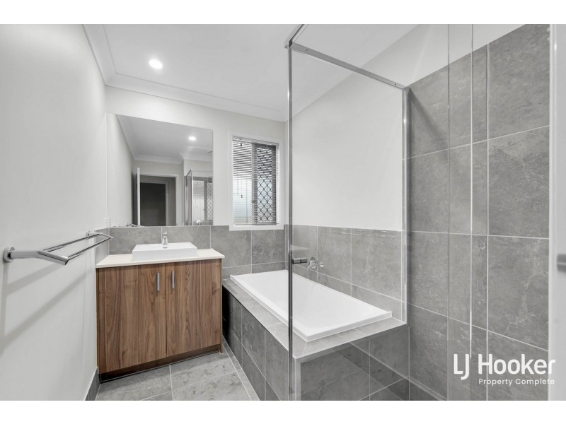 72 Diamond Drive, Yarrabilba QLD 4207