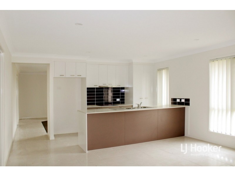 6 Burnley Road, Park Ridge QLD 4125