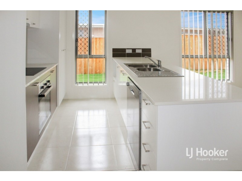 6 Burnley Road, Park Ridge QLD 4125