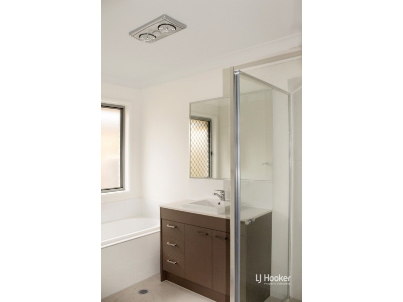 6 Burnley Road, Park Ridge QLD 4125