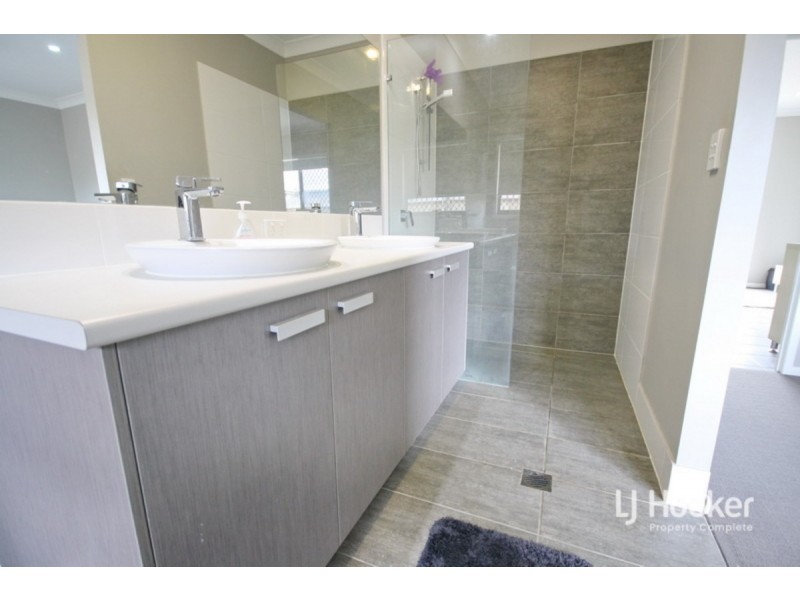 33 Seawest Street, Yarrabilba QLD 4207
