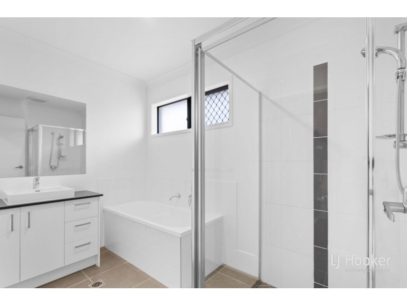 12 Wicker Road, Park Ridge QLD 4125