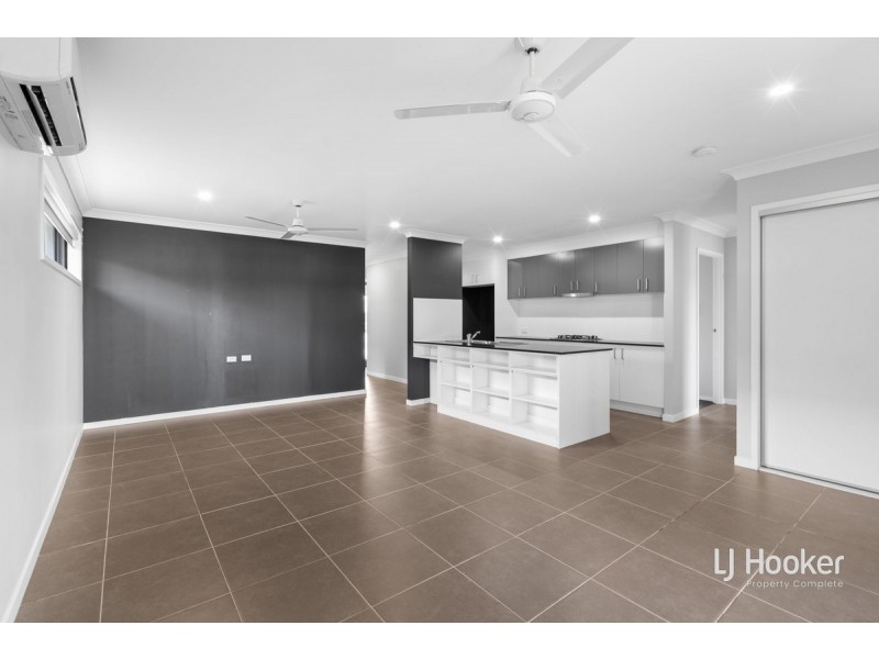 12 Wicker Road, Park Ridge QLD 4125