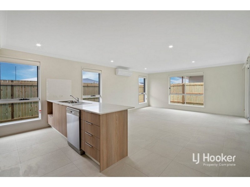 2 Palmeri Street, Logan Reserve QLD 4133