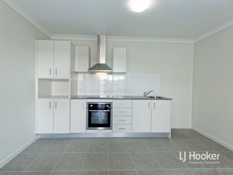2/72 Stormbird Street, Redbank Plains QLD 4301