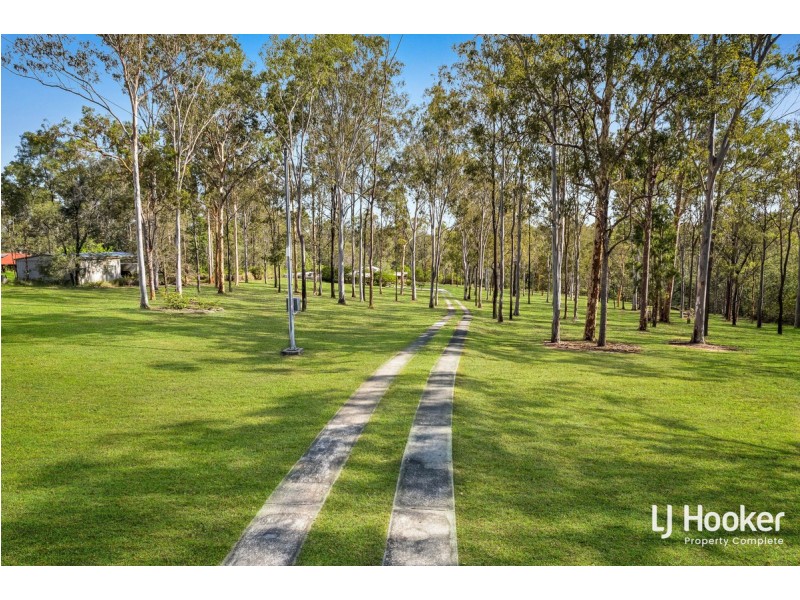 313-319 Clifton Drive, North Maclean QLD 4280