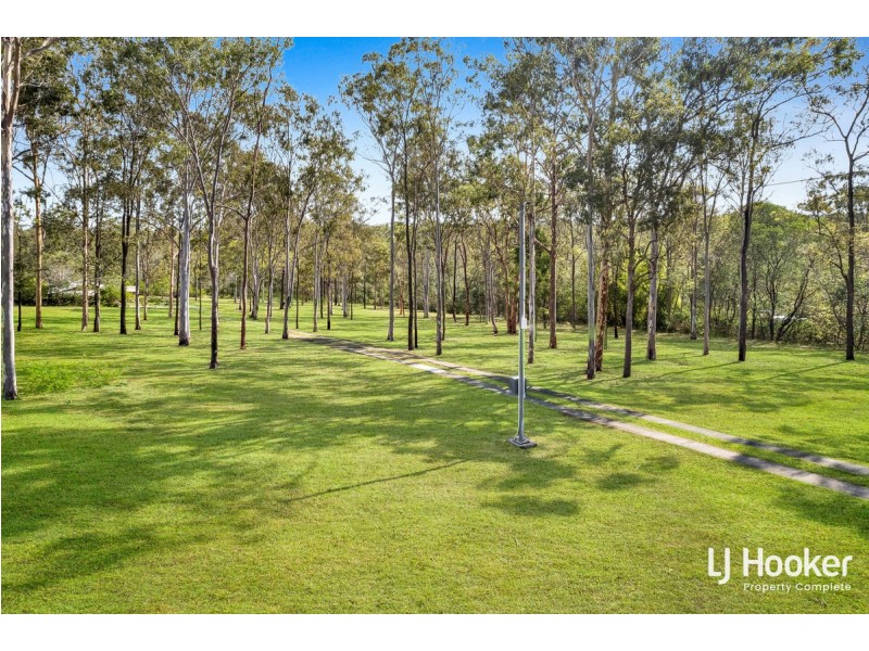 313-319 Clifton Drive, North Maclean QLD 4280